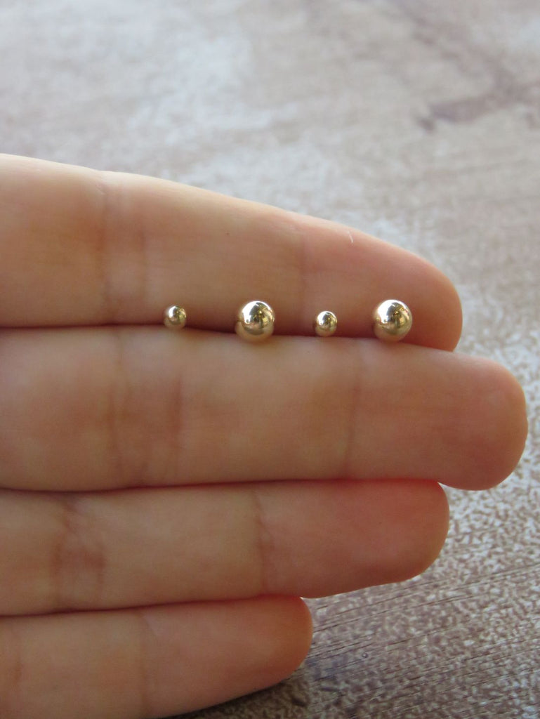 עגילי בול | Stamp Earrings