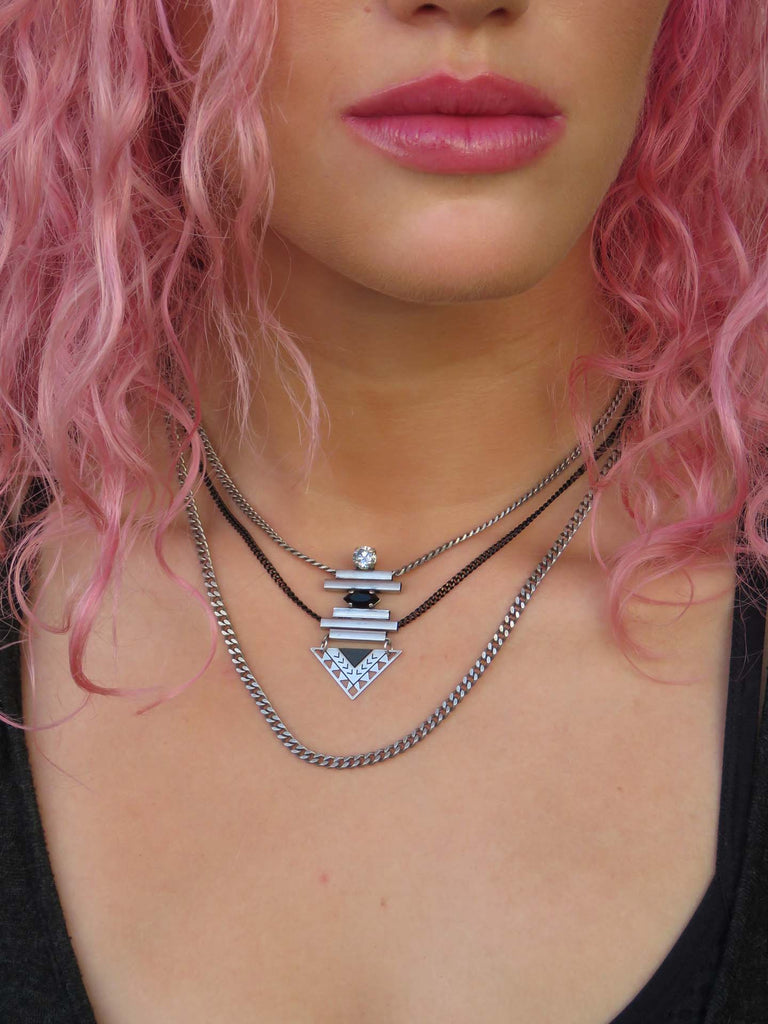 שרשרת טריפל צ'וקר משולש נצחי | Triple Choker Triple Perpetual