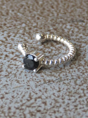 חבק כדורי שחור | Embracing black balls